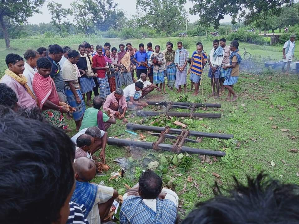 छत्तीसगढ़ वन विभाग द्वारा देवगुड़ी स्थलों के संरक्षण और संवर्धन से सांस्कृतिक धरोहर की हो रही है पुनर्स्थापना 1 10