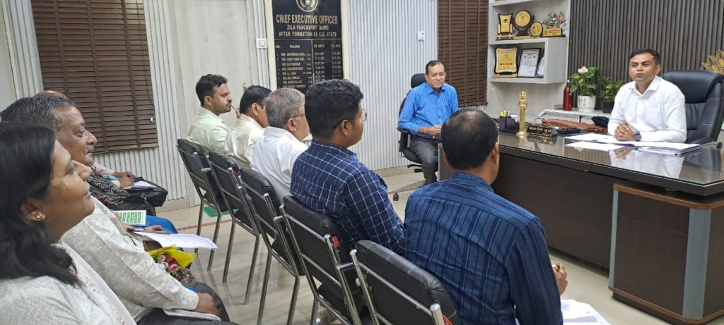 सड़क किनारे आवारा पशुओं के बैठने उचित व्यवस्था हेतु सीईओ ने जारी किए निर्देश 1 image