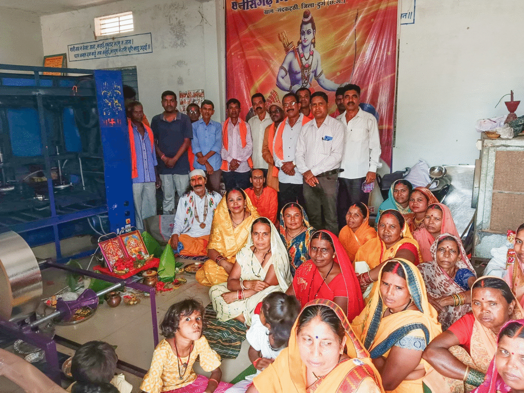 निषाद समाज की महिलाओं ने थामा आत्मनिर्भरता का हाथ 2 image