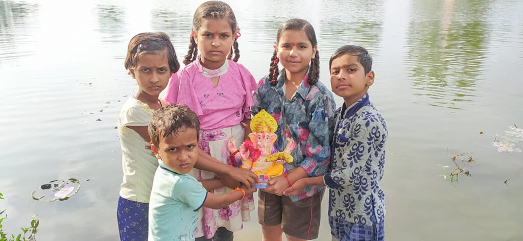 अगले बरस तू जल्दी आ के जयकारे के साथ बप्पा हुए विदा 2 shri ganesh ji